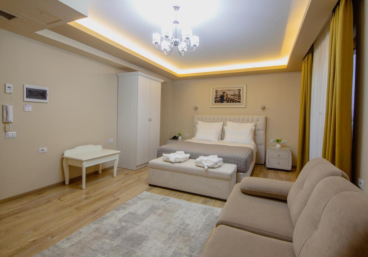 Christi'S Hotel Borova Korça Exteriör bild